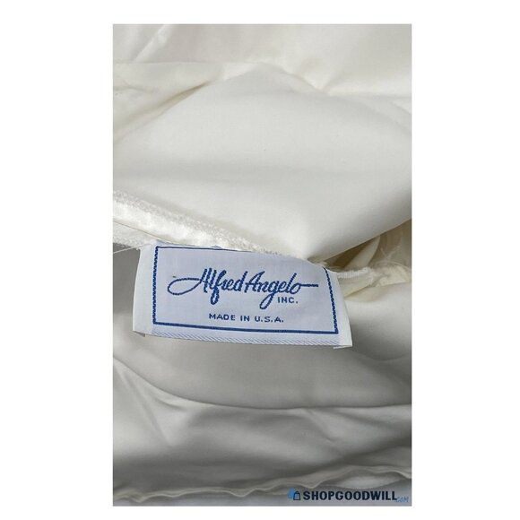 Alfred Angelo Vintage Wedding Dress and Veil - Picture 10 of 10